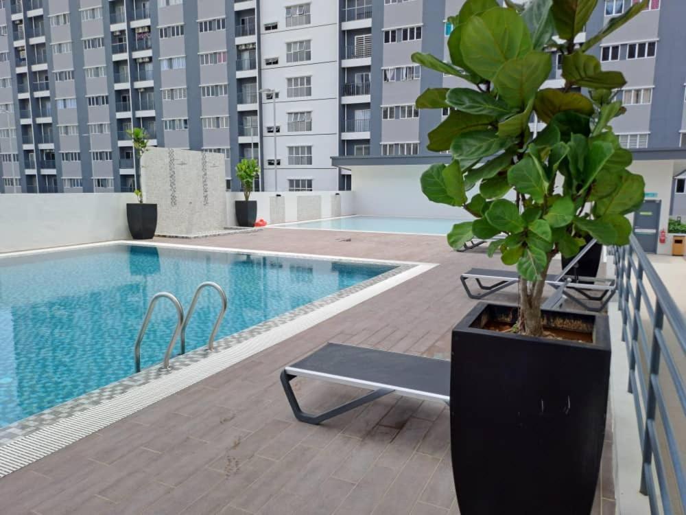 Impiana Homestay Near Putrajaya, Cyberjaya, Musliem Only,Wifi,Netflix Kampung Dengkil Εξωτερικό φωτογραφία