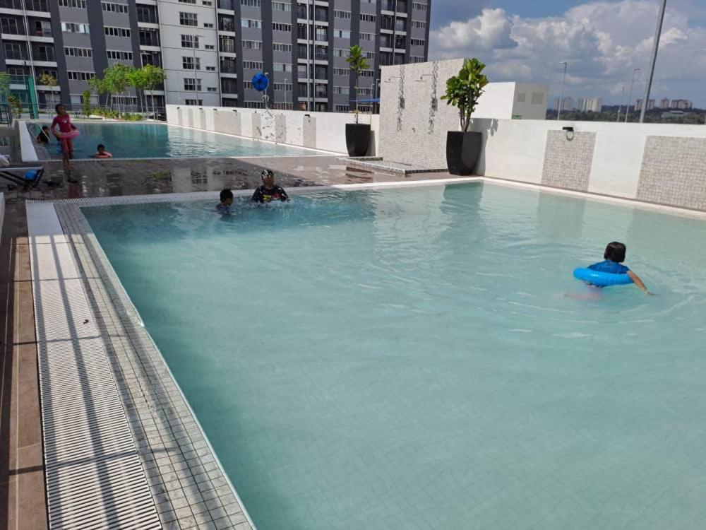 Impiana Homestay Near Putrajaya, Cyberjaya, Musliem Only,Wifi,Netflix Kampung Dengkil Εξωτερικό φωτογραφία