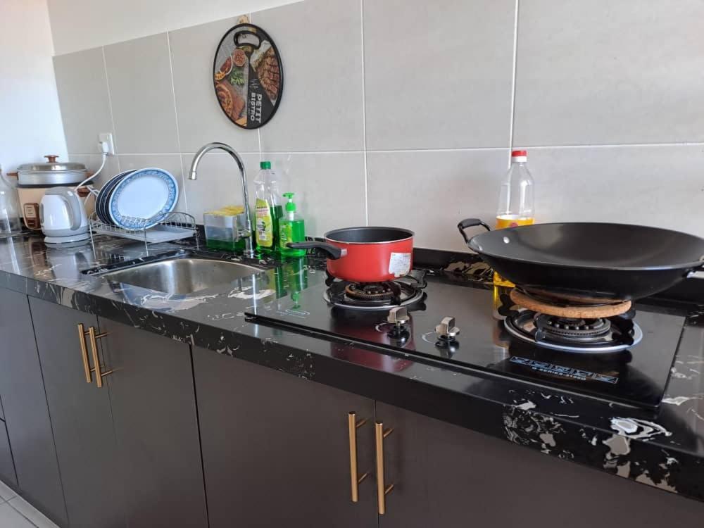 Impiana Homestay Near Putrajaya, Cyberjaya, Musliem Only,Wifi,Netflix Kampung Dengkil Εξωτερικό φωτογραφία