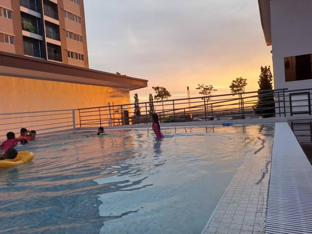 Impiana Homestay Near Putrajaya, Cyberjaya, Musliem Only,Wifi,Netflix Kampung Dengkil Εξωτερικό φωτογραφία